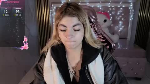 Lili online show from 11-02-25, 03:42