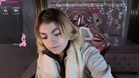 Lili online show from 11-19-25, 03:06