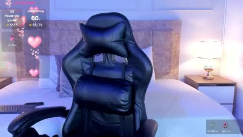 Snapshot of lili_milf4 chatting on 10-15-25, 11:43 LILI MILF online show from 10-15-25, 11:43