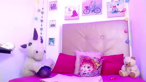 Snapshot of lili_roussi chatting on 03-12-25, 09:12 lili_roussi online show from 03-12-25, 09:12