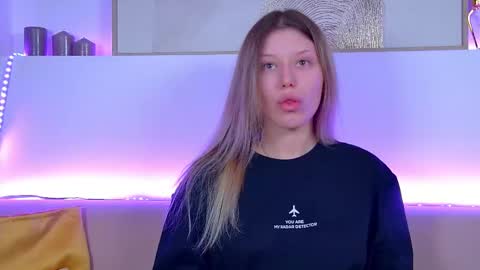 Mia online show from 02-09-25, 06:33