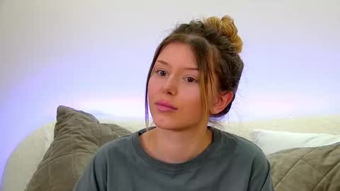 Mia online show from 02-22-25, 10:18