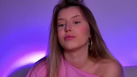 Mia online show from 02-24-25, 12:37