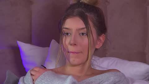 Mia online show from 02-25-25, 09:53