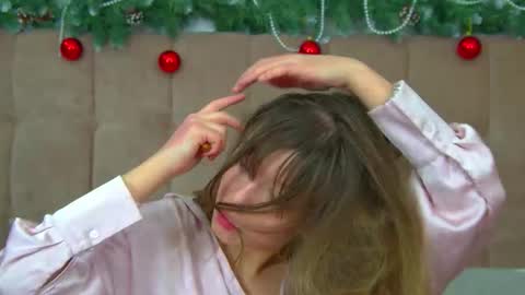 Snapshot of liliabianca chatting on 12-16-25, 06:40 Mia online show from 12-16-25, 06:40