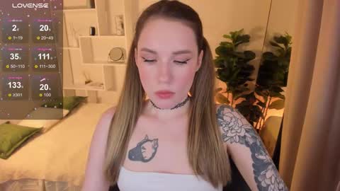 Lily online show from 11-20-25, 01:28