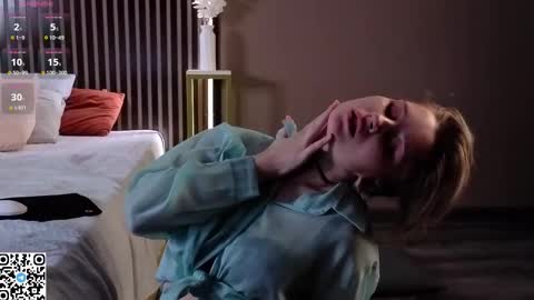 Snapshot of lilian_daniels chatting on 02-25-26, 01:26 Lilian online show from 02-25-26, 01:26