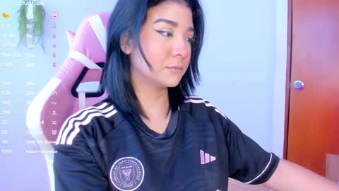 Snapshot of lilian_vergara chatting on 12-16-24, 07:54 holis soy lily chang no olvides el pulgar arriba es muy importante para mi 3 independent model online show from 12-16-24, 07:54