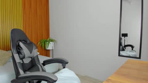 L I L I online show from 11-07-25, 02:11