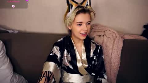 Lilian online show from 10-18-25, 06:26