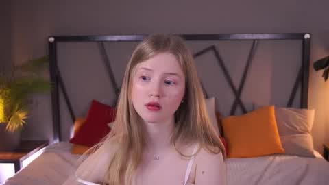 Snapshot of lilianhoward chatting on 11-30-25, 02:10 Lilian online show from 11-30-25, 02:10