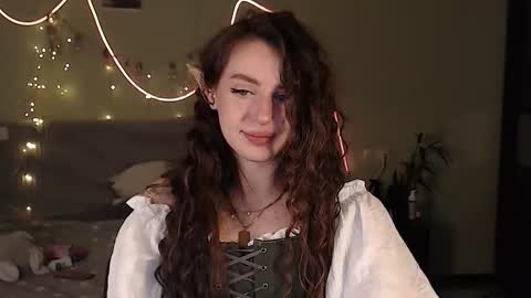 Lilu online show from 10-31-25, 10:44