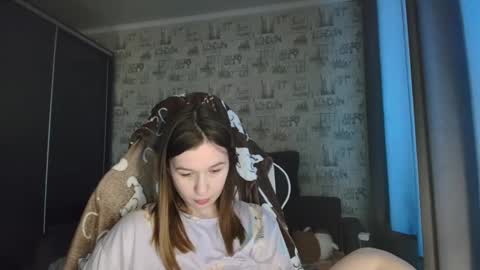 Snapshot of liliawoolf chatting on 06-05-26, 11:27 liliawoolf online show from 06-05-26, 11:27