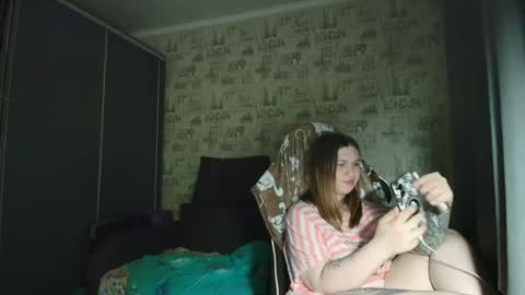 Snapshot of liliawoolf chatting on 06-15-26, 06:32 liliawoolf online show from 06-15-26, 06:32