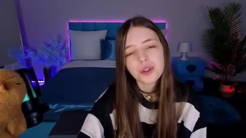 Lili Bakery online show from 11-14-25, 02:54