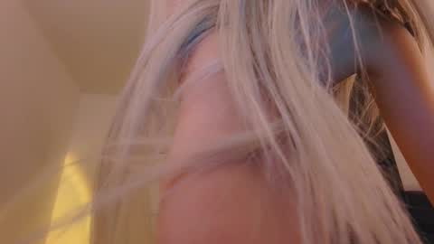 Lili online show from 11-14-25, 10:40