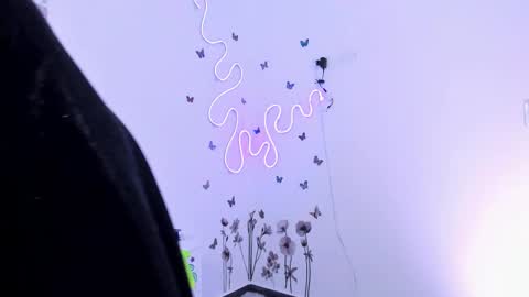 Lilie  online show from 11-28-25, 10:56