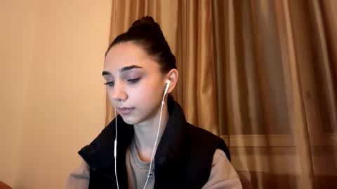 Snapshot of lilihalvorsen chatting on 10-03-25, 10:18 Lina online show from 10-03-25, 10:18