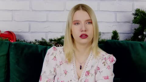 LiliLinn online show from 01-15-25, 04:25