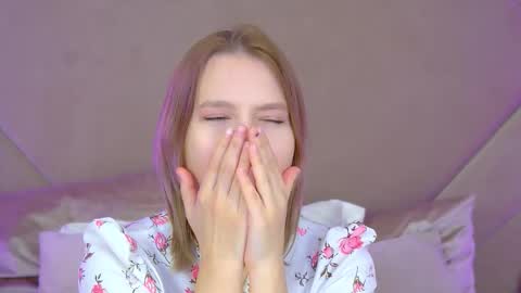 LiliLinn online show from 09-26-25, 05:11