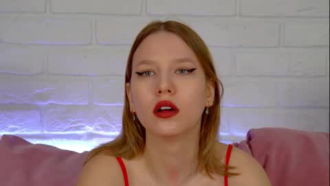 LiliLinn online show from 04-18-26, 05:44