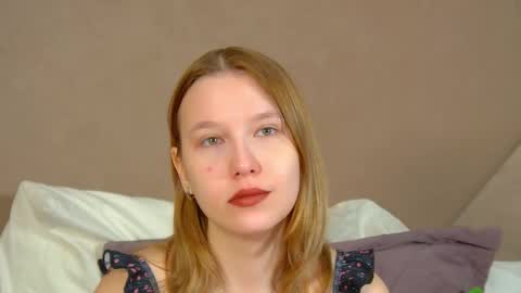 Snapshot of lililinn chatting on 06-08-26, 04:24 LiliLinn online show from 06-08-26, 04:24