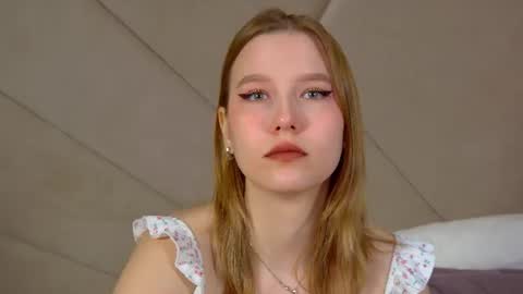 Snapshot of lililinn chatting on 06-19-26, 04:50 LiliLinn online show from 06-19-26, 04:50
