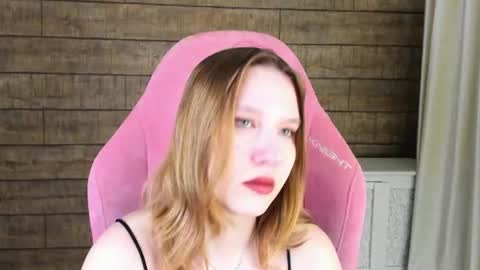 Snapshot of lililinn chatting on 06-26-26, 04:28 LiliLinn online show from 06-26-26, 04:28