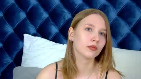 Snapshot of lililinn chatting on 07-15-26, 10:20 LiliLinn online show from 07-15-26, 10:20