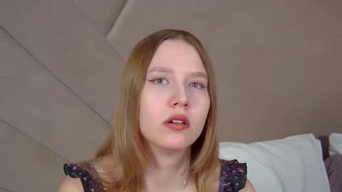 Snapshot of lililinn chatting on 07-18-26, 04:49 LiliLinn online show from 07-18-26, 04:49