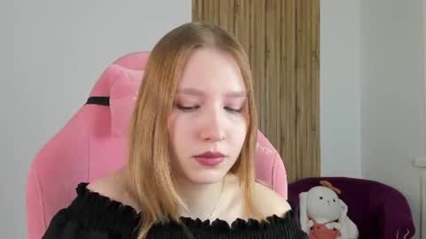 Snapshot of lililinn chatting on 08-03-26, 04:22 LiliLinn online show from 08-03-26, 04:22