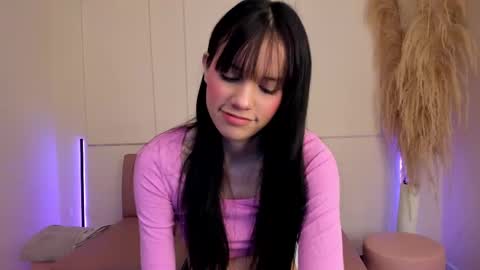 Snapshot of lilily_lv chatting on 09-18-25, 12:18 Lilly online show from 09-18-25, 12:18