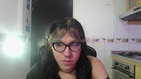 Snapshot of lilith_ayanami chatting on 05-08-26, 11:15 lilith online show from 05-08-26, 11:15