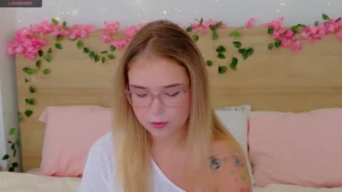 Lilith Bonheur online show from 11-20-25, 02:34