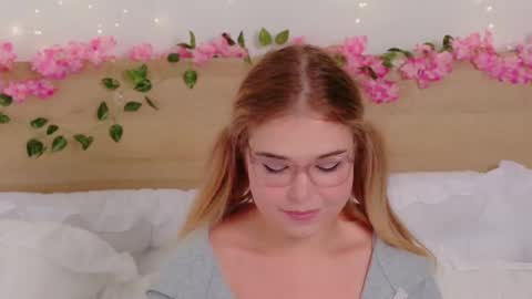 Snapshot of lilith_bonheur chatting on 12-19-25, 02:07 Lilith Bonheur online show from 12-19-25, 02:07