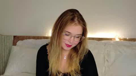 Snapshot of lilith_bonheur chatting on 02-01-26, 02:59 Lilith Bonheur online show from 02-01-26, 02:59