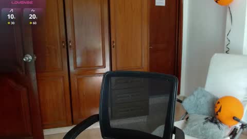 Snapshot of lilith_cut3 chatting on 10-27-25, 07:40 lili online show from 10-27-25, 07:40