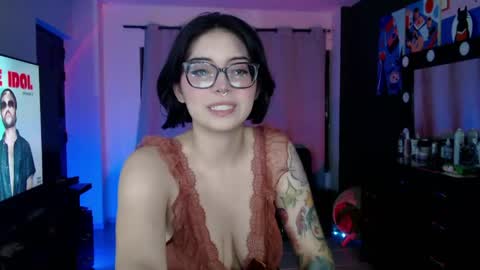 Snapshot of lilith_lennox chatting on 05-04-26, 12:06 lilith online show from 05-04-26, 12:06