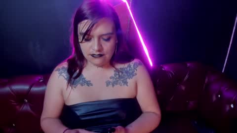 Snapshot of lilith_levonee_ chatting on 12-03-24, 02:58 Lilith online show from 12-03-24, 02:58