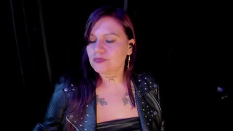 Snapshot of lilith_levonee_ chatting on 01-22-25, 05:59 Lilith online show from 01-22-25, 05:59