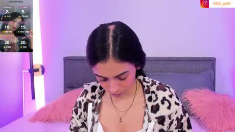 Snapshot of lilith_petit_ chatting on 07-22-26, 01:14 Lili petit online show from 07-22-26, 01:14