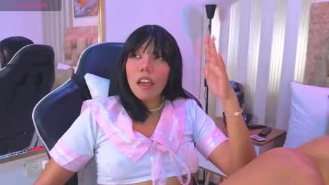 Snapshot of lilith_pink__ chatting on 05-14-26, 04:30 Lilith pink online show from 05-14-26, 04:30