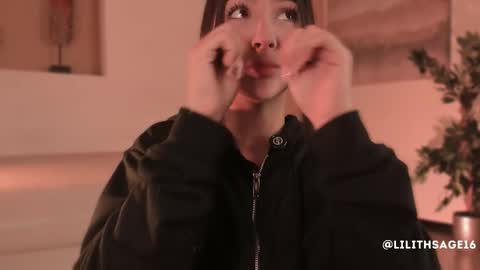 lilith_sage_ online show from 11-07-25, 12:05