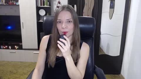 lilith small21 online show from 12-17-25, 09:15