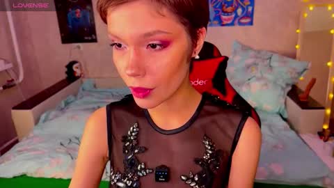 Snapshot of lilithbroke69 chatting on 03-10-26, 10:48 Lilith online show from 03-10-26, 10:48