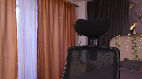 Snapshot of lilithluxor_ chatting on 05-30-26, 02:25 Lilith online show from 05-30-26, 02:25