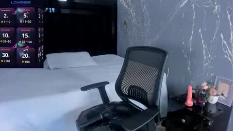 Lilith luxorr online show from 11-12-25, 01:22