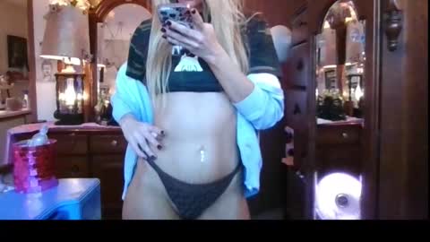 Lilithohfish online show from 10-23-25, 02:05