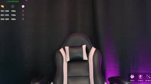 Snapshot of lilithwallkeer chatting on 12-17-24, 05:29 Maria online show from 12-17-24, 05:29