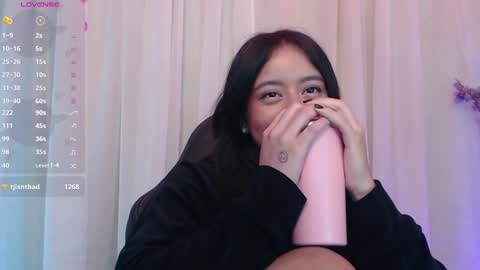 Snapshot of lilithwallkeer chatting on 01-27-25, 09:44 Maria online show from 01-27-25, 09:44